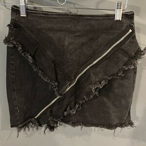 SIGNATURE 8 black fringe and angled zipper jean mini skirt. Size small.
